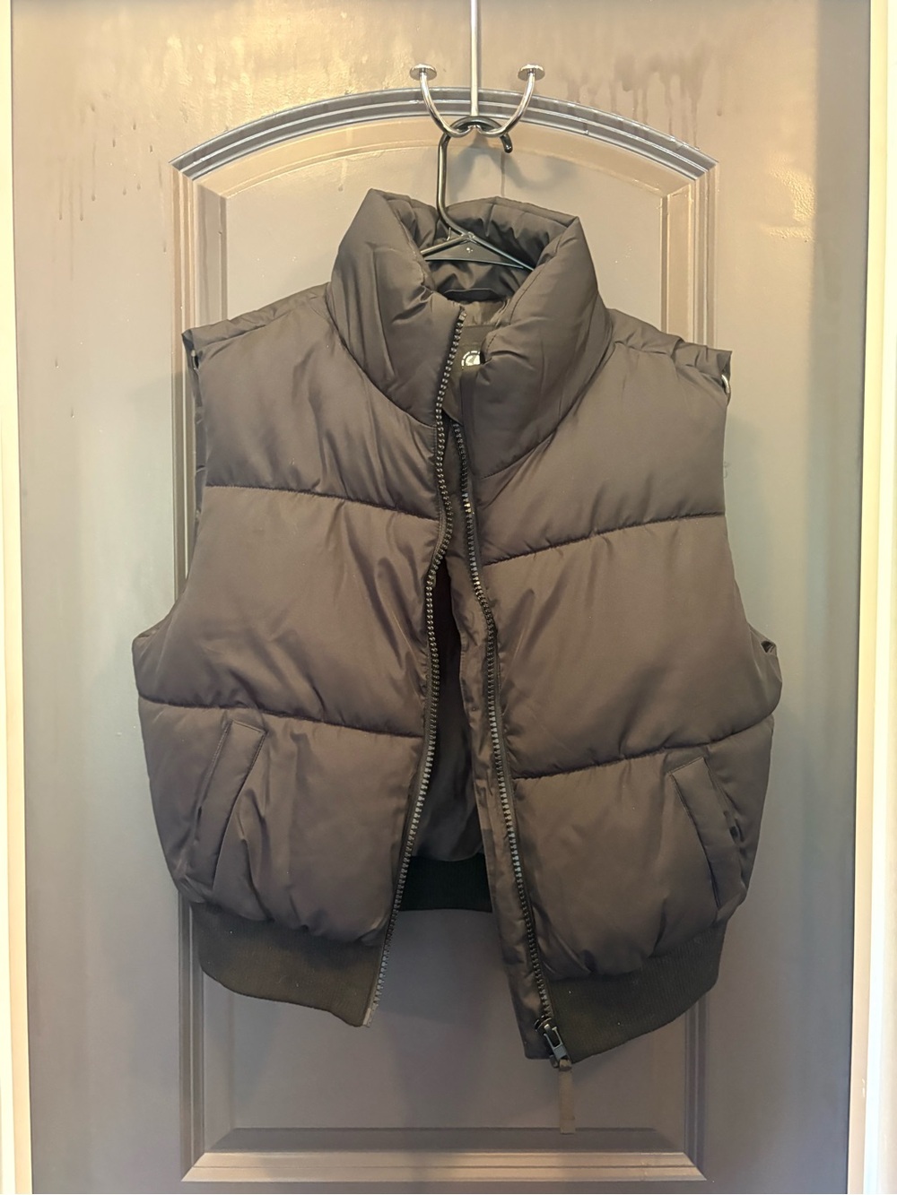 Aeropostale Black Puffer Vest – Medium